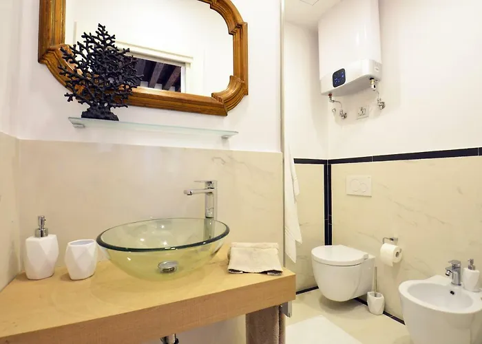 - Biennale 1 - 2 - 3 아파트 베니스