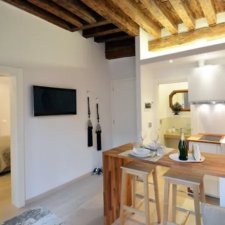 - Biennale 1 - 2 - 3 Apartment *